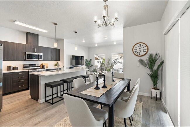 Building Photo - Boise 3 Bed 2.5 Bath 2 Car Garage Townhome AVAILABLE NOW!  $500 RENT CREDIT AT MOVE IN!