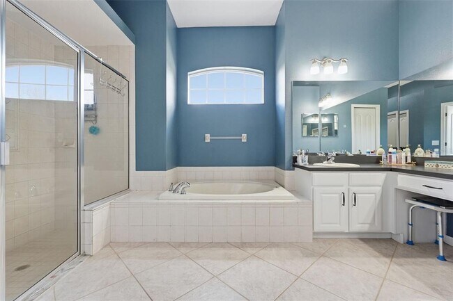 Building Photo - 12329 Creek Edge Dr