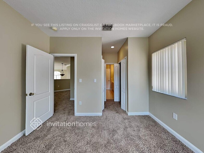 Building Photo - 2307 SW 127th Ave