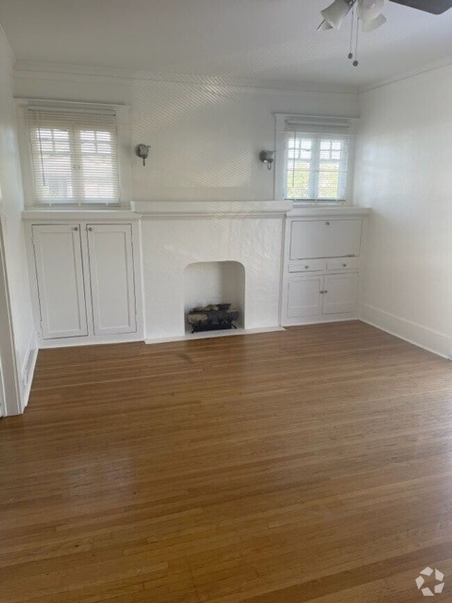 Building Photo - Just few Blocks from the water & next to A...