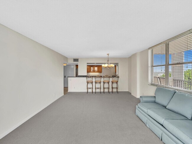 Building Photo - 1150 Hillsboro Mile