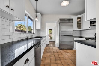 Building Photo - 2014 5th Ave