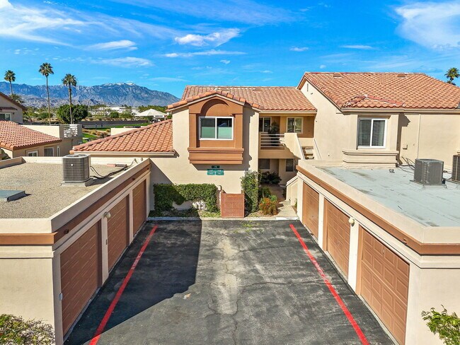 Building Photo - 78145 Crimson Ct
