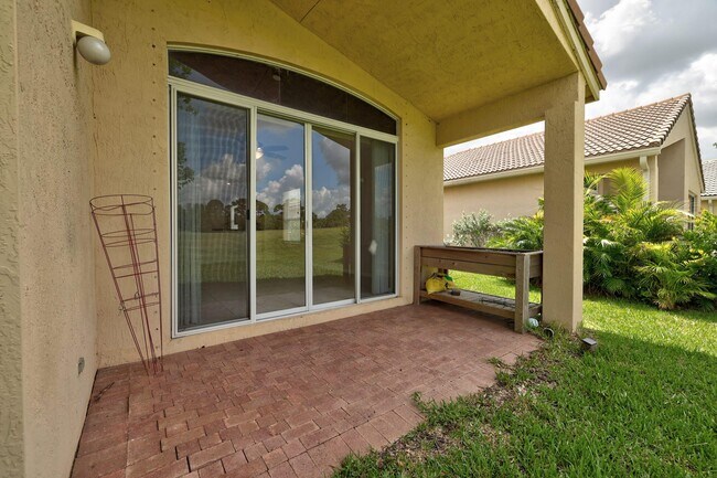 Building Photo - 688 Stanford Ln