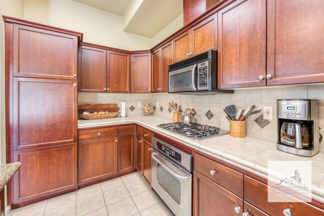 Building Photo - Charming Harlan Ranch Home!