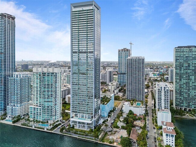 Primary Photo - 700 NE 26th Terrace