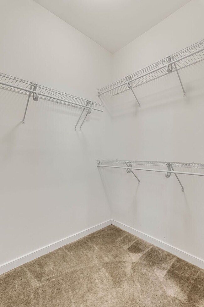Building Photo - Modern End-Unit Townhome in Rocketts Landing – Prime Richmond Location