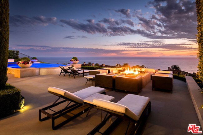 Building Photo - 6 Mystique