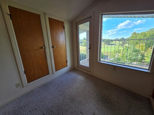 Building Photo - 2212 Rock Creek Dr