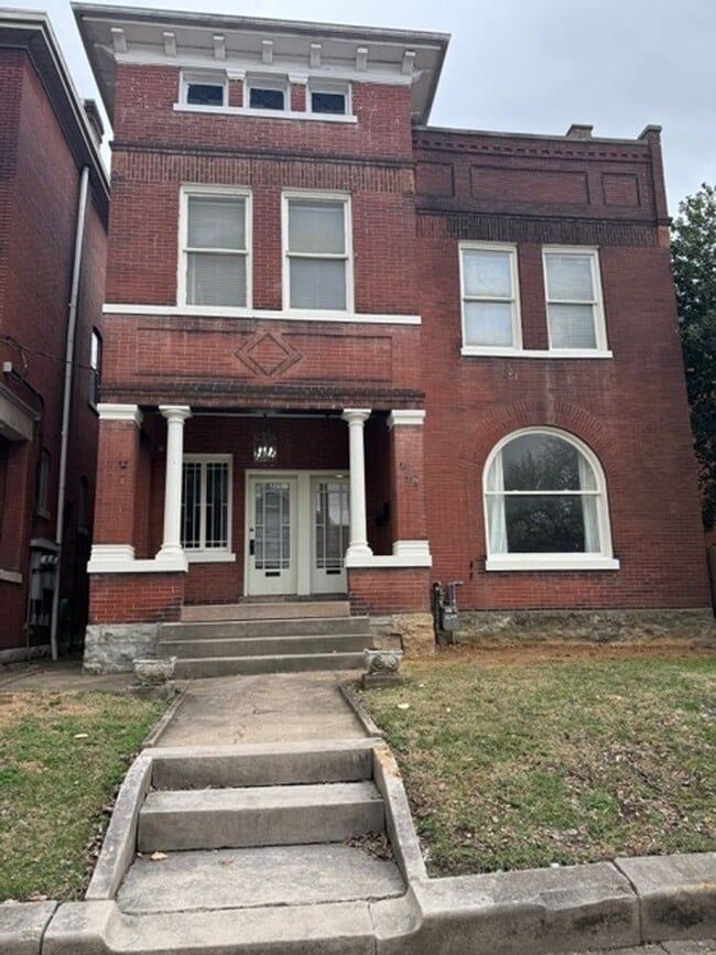 Building Photo - 510 St Catherine St