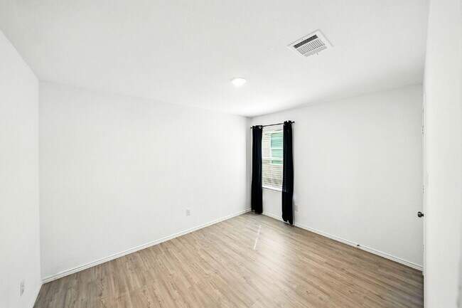 Building Photo - 3 Bedroom Single-Story Home for Rent with ...