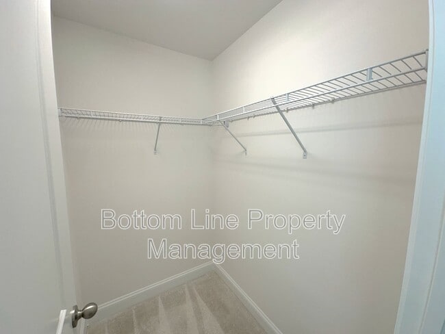 Building Photo - 2938 Clyde Dr