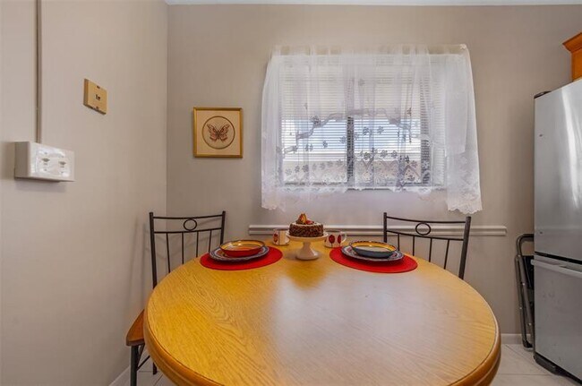 Building Photo - 5250 Las Verdes Cir