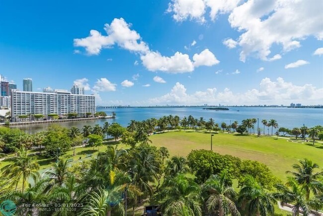 Building Photo - 1900 N Bayshore Dr