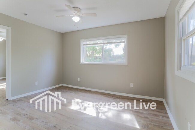 Building Photo - 1657 Eastbrook Dr S