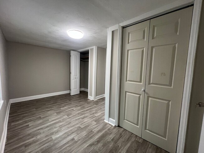 Building Photo - Move-in Ready!