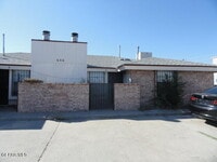 Building Photo - 606 White Cliffs Dr