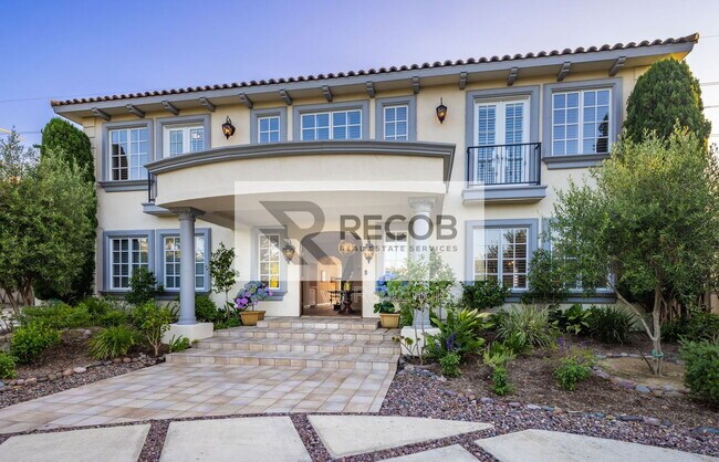 Building Photo - 3335 Caminito Daniella