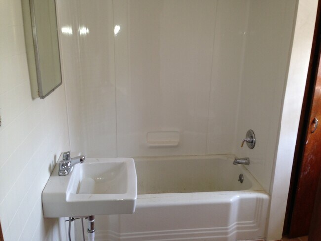 Building Photo - 487 Rooney Ave