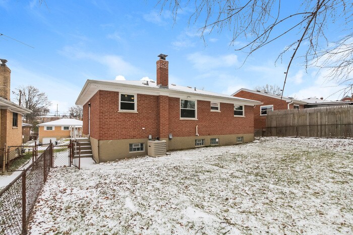 Building Photo - 5325 Plumridge Dr