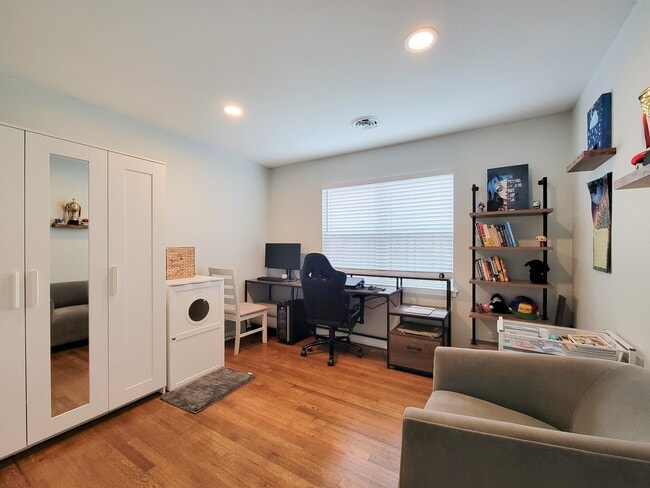 Building Photo - 4405 W 43rd St