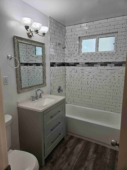 Building Photo - 1037 W 12th St