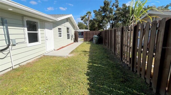 Building Photo - 2105 N Allendale Ave