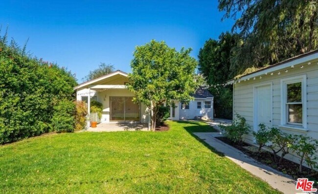 Building Photo - 15440 Dickens St