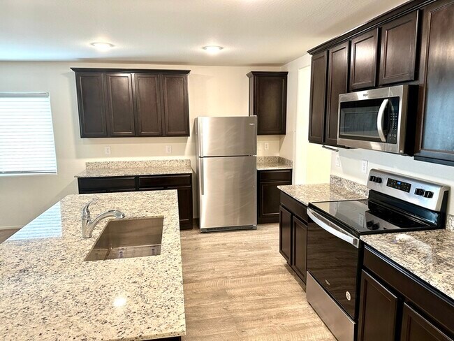 Building Photo - 1556 Demain Dr