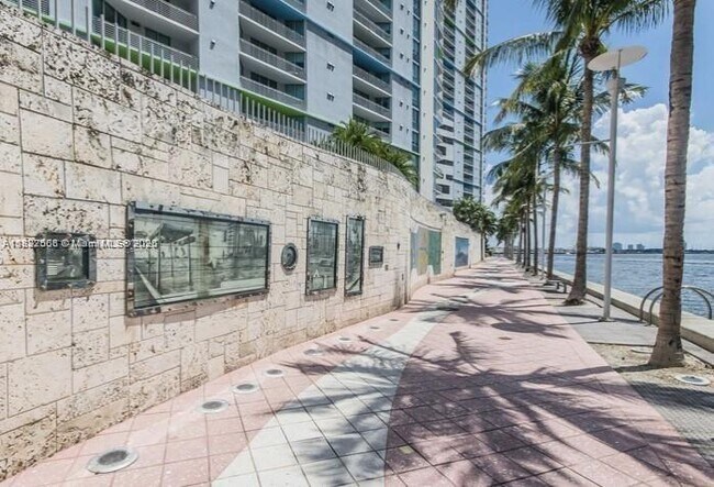 Building Photo - 325 S Biscayne Blvd
