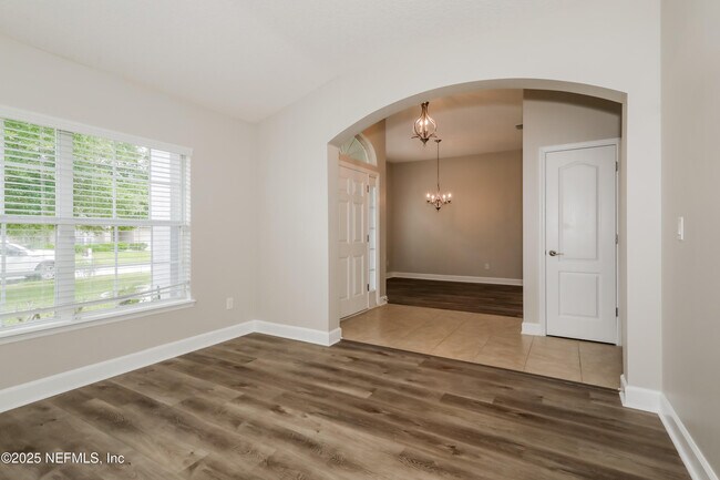 Building Photo - 125 Linda Lake Ln