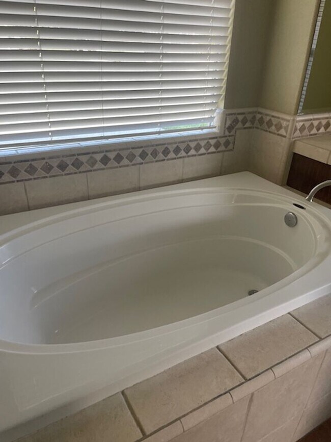 Building Photo - Wine Country awaits