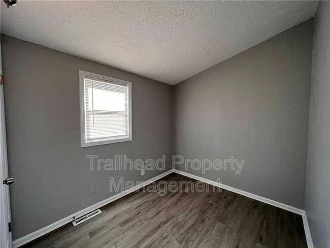 Building Photo - 519 Maier Dr