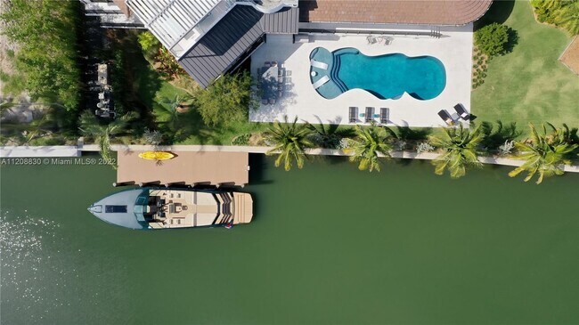 Building Photo - 2801 Flamingo Dr