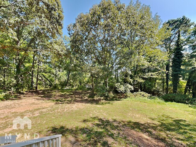 Building Photo - 240 N Hurst Mill Rd