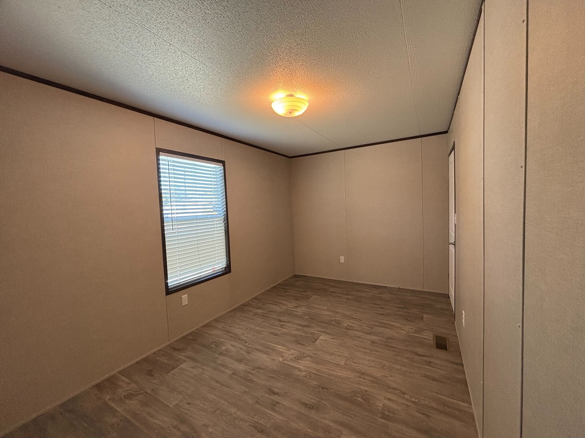 Building Photo - 204 Linda St