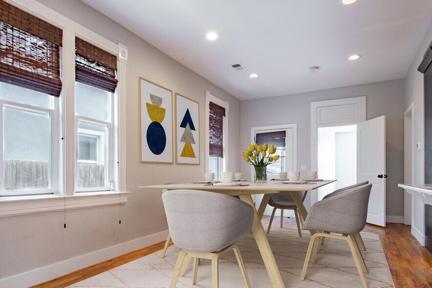 Building Photo - Polished Jefferson Park home with big front & backyards