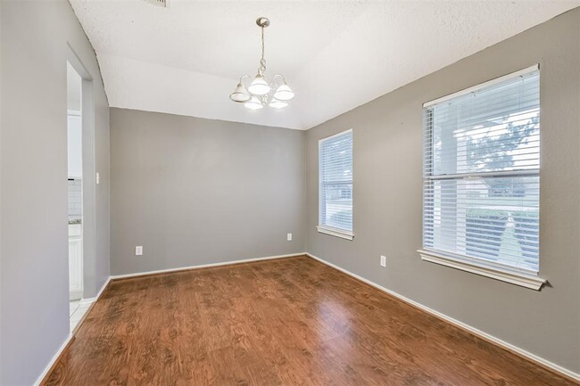 Building Photo - 9502 Belleclaire Ln