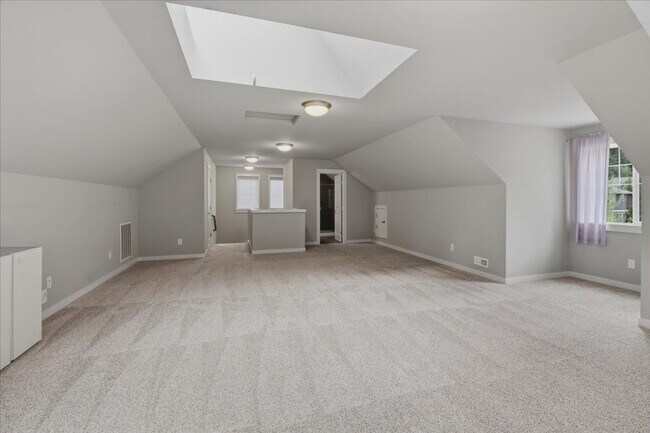 Building Photo - 4bd/4.5ba Sammamish Home