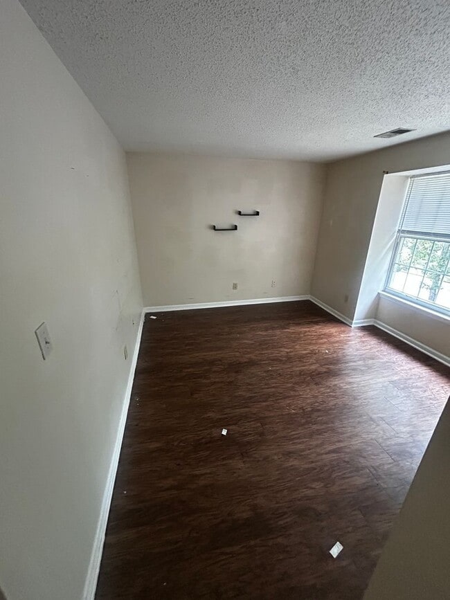 Building Photo - Freshly Renovated 3BR Condo Steps from UNC...