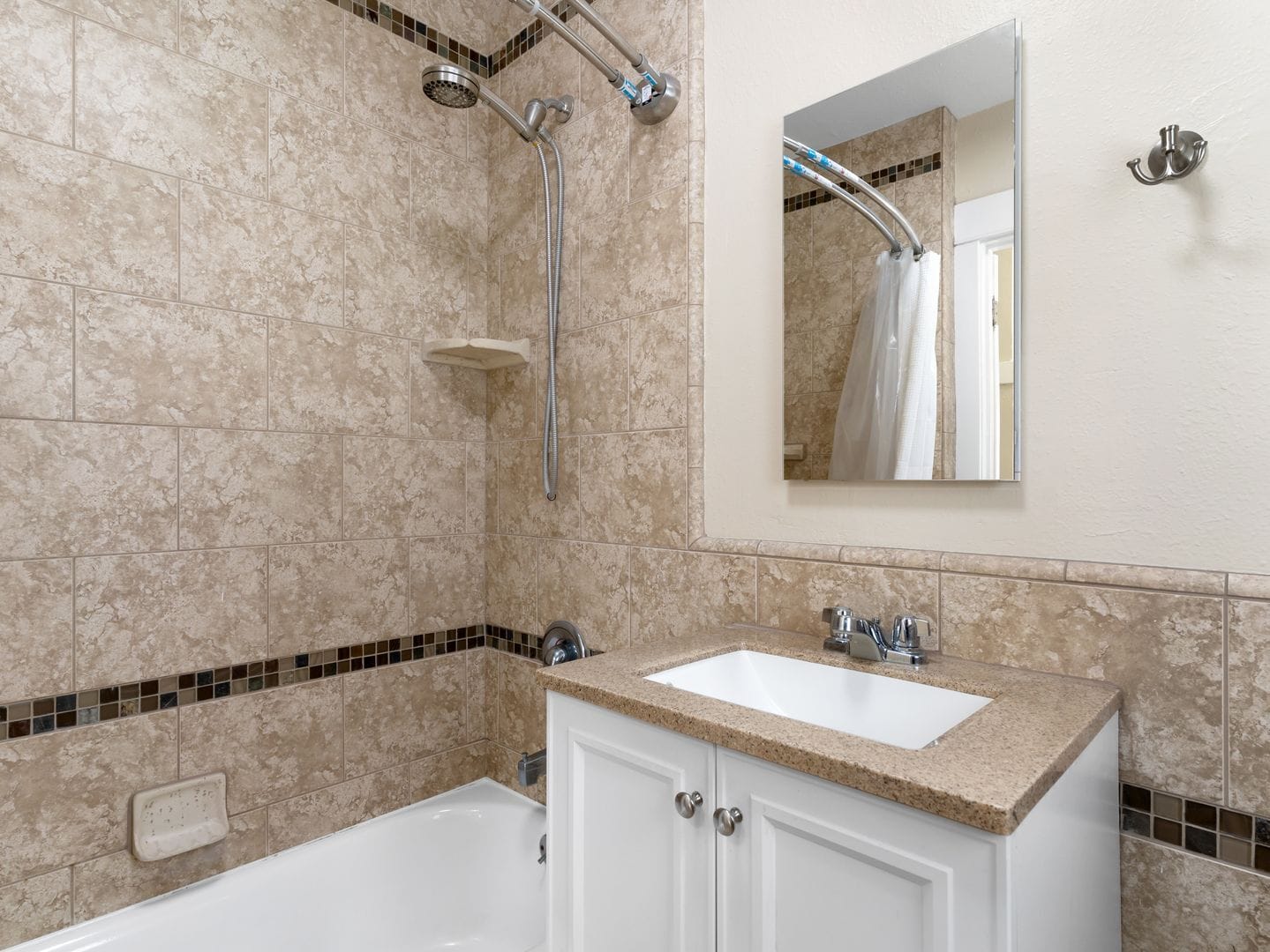 Building Photo - 1460 Gaviota Ave