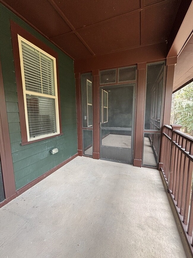 Building Photo - 5565 Colonial Chatsworth Cir