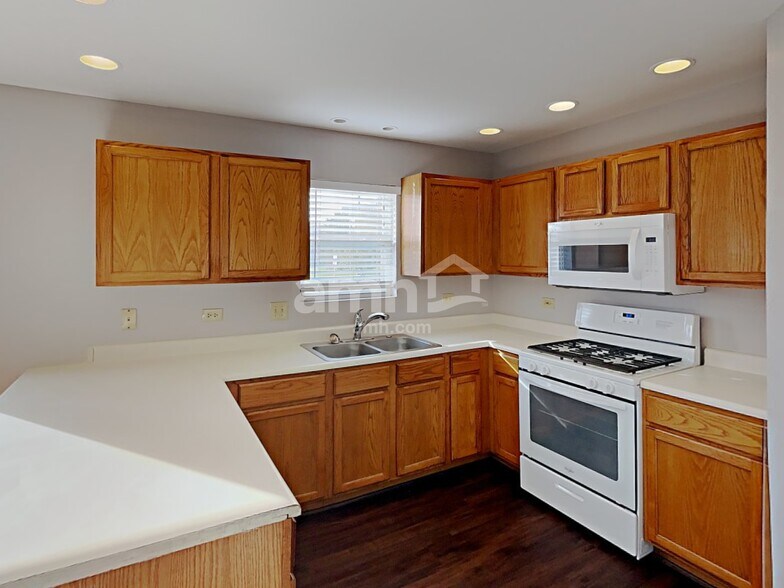 Building Photo - 5756 Emerald Pointe Dr