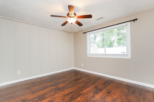 Building Photo - 531 Ashwood Dr