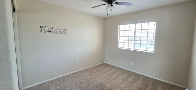 Building Photo - Lovely Home in Desirable Golf Course Commu...