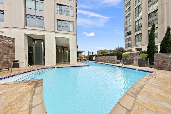 Building Photo - Luxurious 17th-Floor Renaissance Condo with Stunning City Views