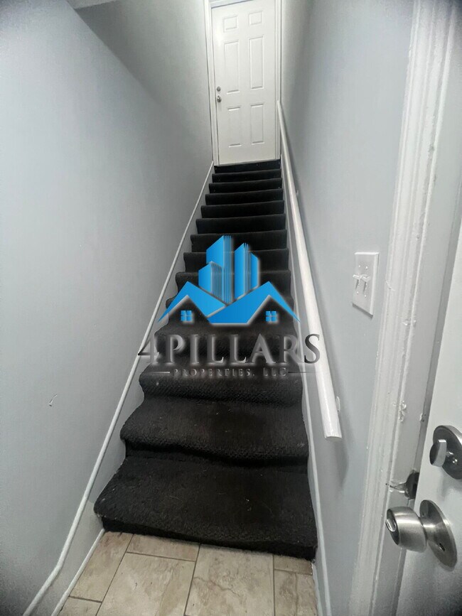 Building Photo - 403 Kenwood St