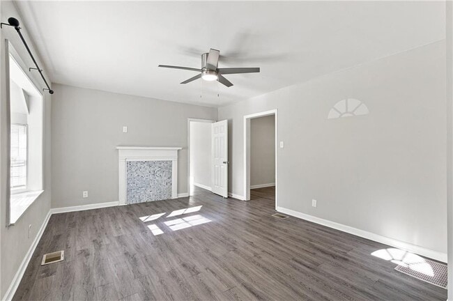 Building Photo - 1357 Lorenzo Dr SW