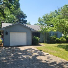 Building Photo - New Listing