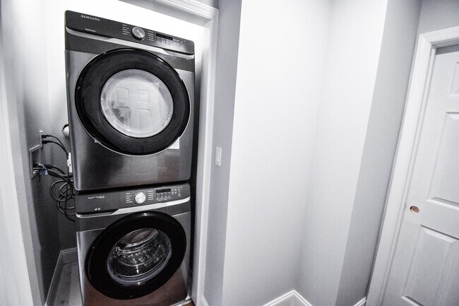 Building Photo - 17 Troy St